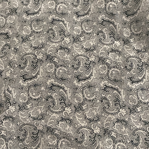 Elizabeth and James Silk Paisley black & white shorts size large - Picture 5 of 5